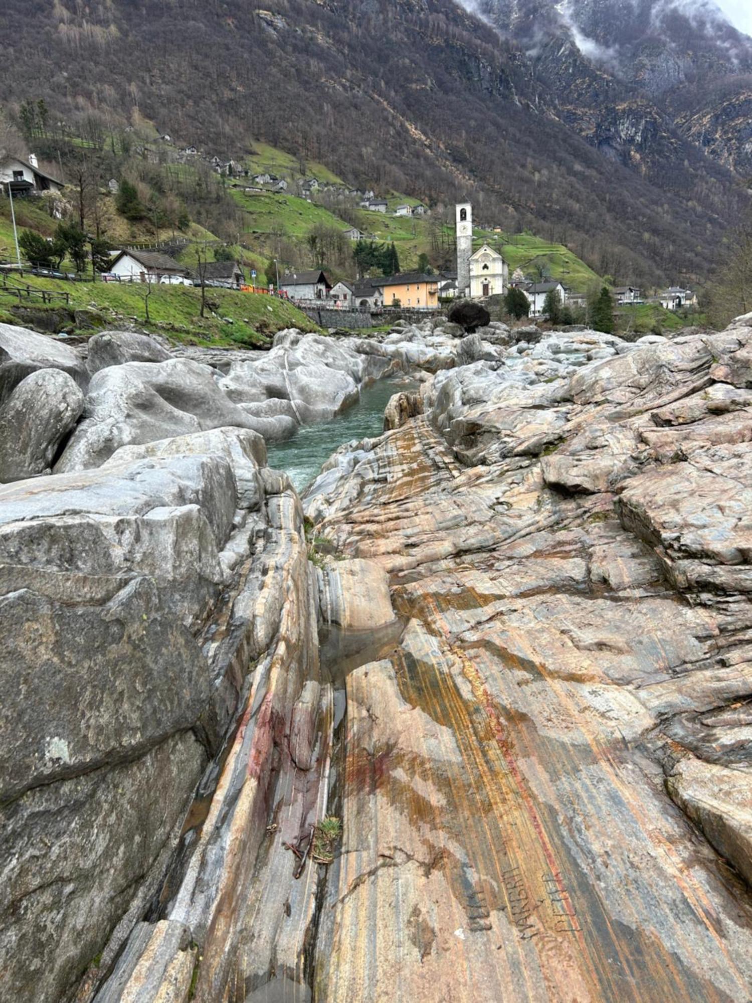 Moderno Bilocale Vista Lago Maggiore Gordola Dış mekan fotoğraf